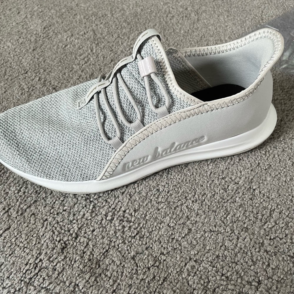 Lady’s sneaker easily slip on and off/ lightweight/like new/memory soul/ size 10
